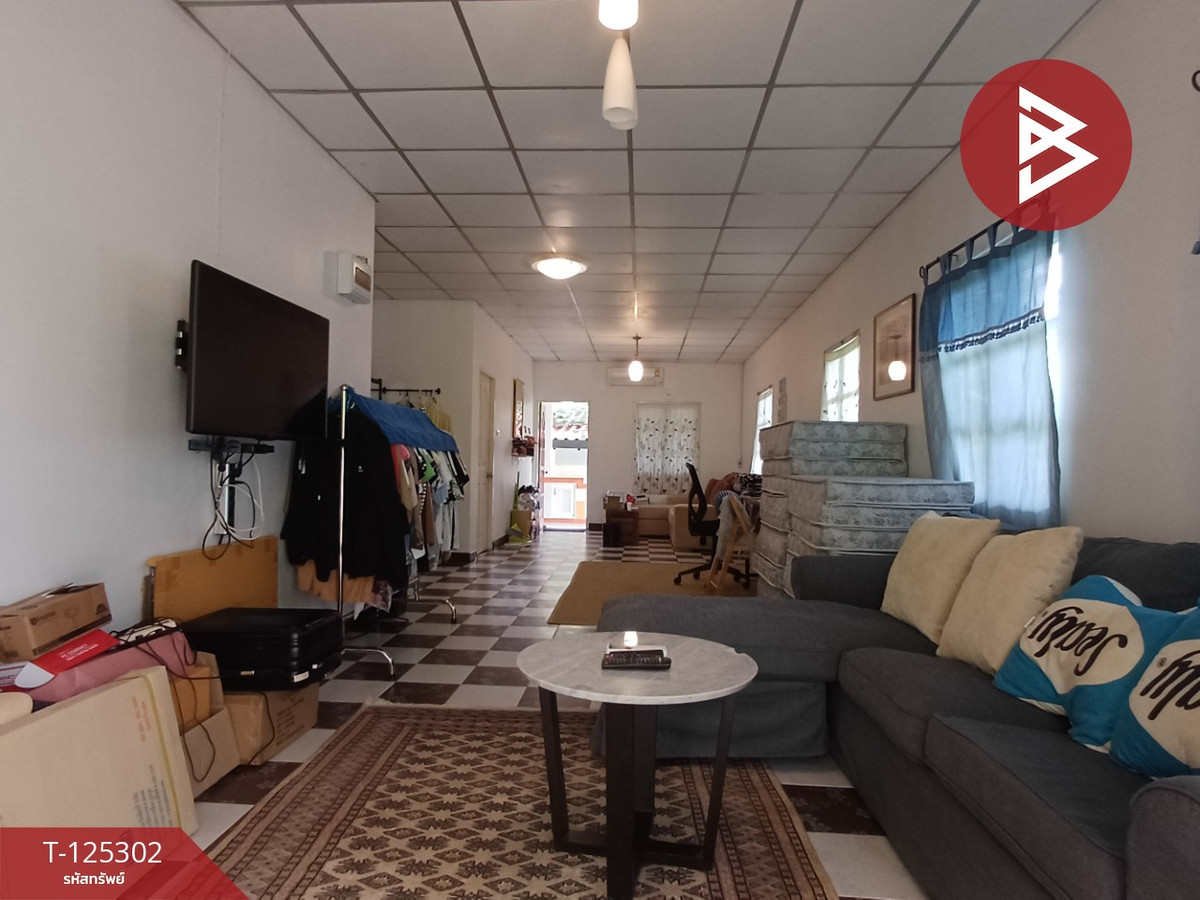 Land for sale with detached house, area 1 rai 3 ngan 67 sq m, Amphawa, Samut Songkhram. Loading...