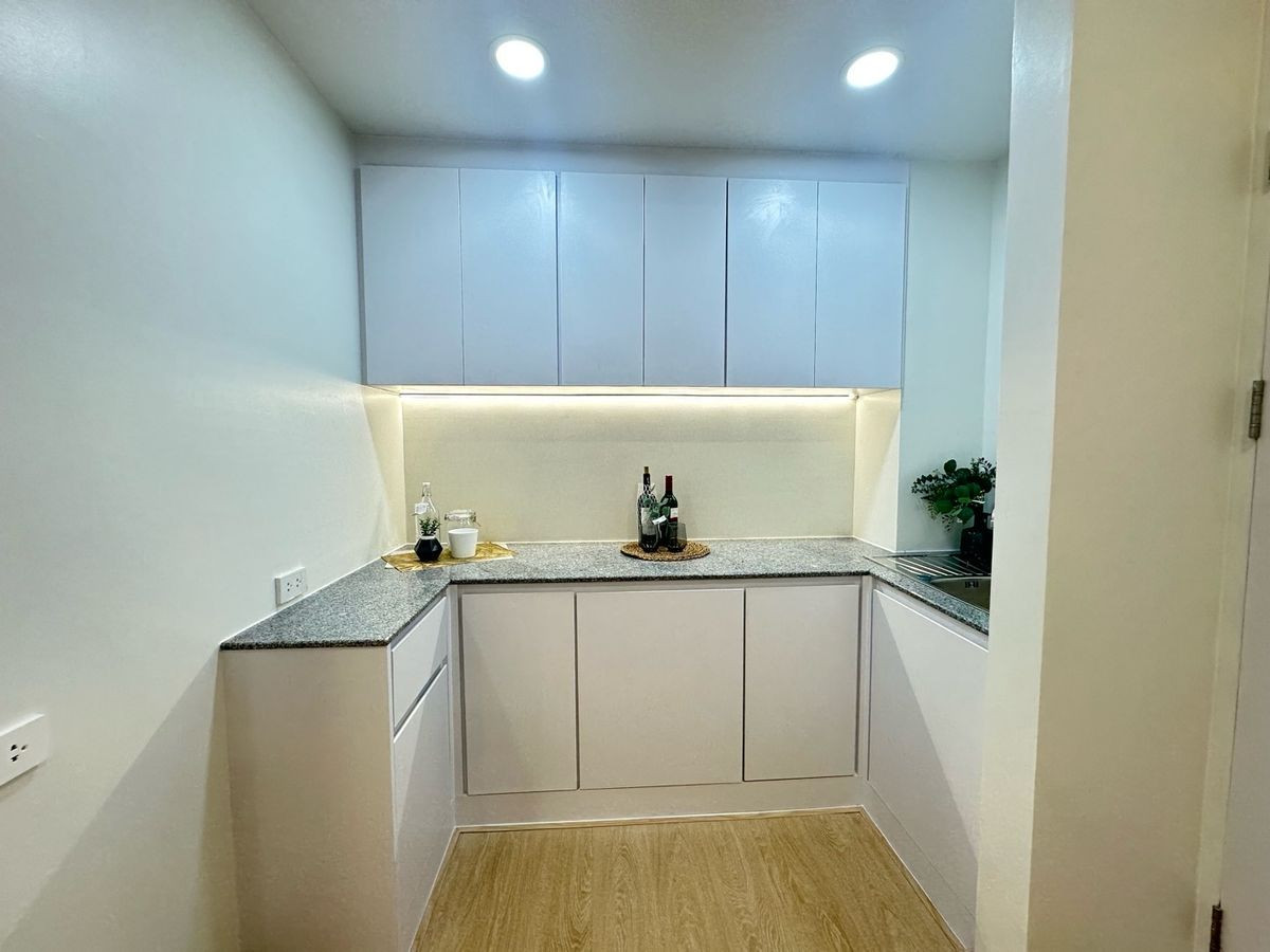 For SaleCondoPattanakan, Srinakarin : Urgent sale ✨ The IRIS Rama 9 - Srinakarin ✨ Fully furnished, near MRT Lam Sali Intersection and Airport Rail Link Hua Mak