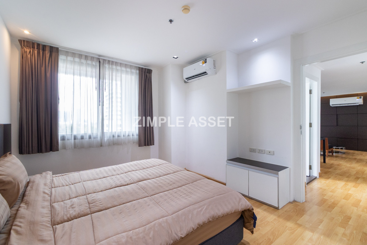 For RentSukhumvit, Asoke, Thonglor : Line ID: @zimple_asset  Service Apartment on Sukhumvit Soi 8. Fully furnished large rooms with fitness and swimming pool. Conveniently located near BTS Nana. Accepts both short-term and long-term stays