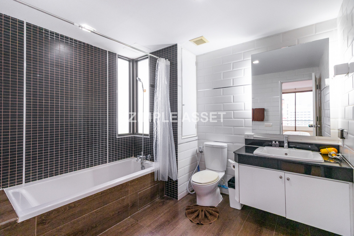 For RentSukhumvit, Asoke, Thonglor : Line ID: @zimple_asset  Service Apartment on Sukhumvit Soi 8. Fully furnished large rooms with fitness and swimming pool. Conveniently located near BTS Nana. Accepts both short-term and long-term stays