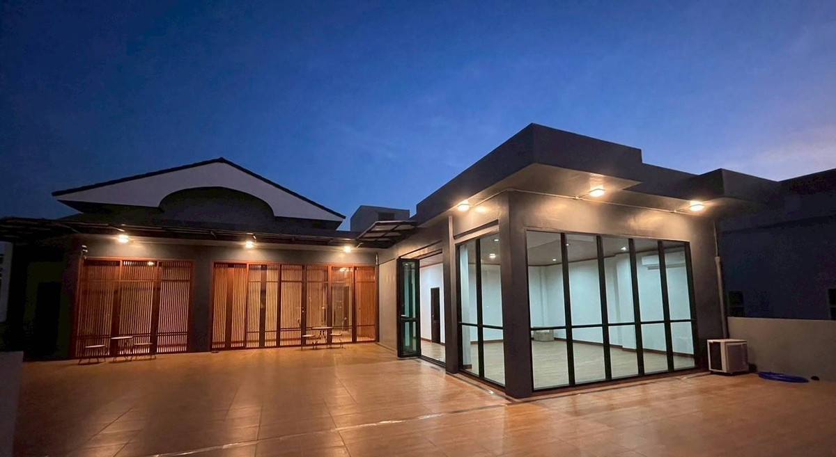 For SaleHotel&Apartment BusinessPinklao, Charansanitwong : Hotel on the Chao Phraya River, view of Wat Arun, near the Buddhist bridge, only 500 m., ready to open for immediate use.