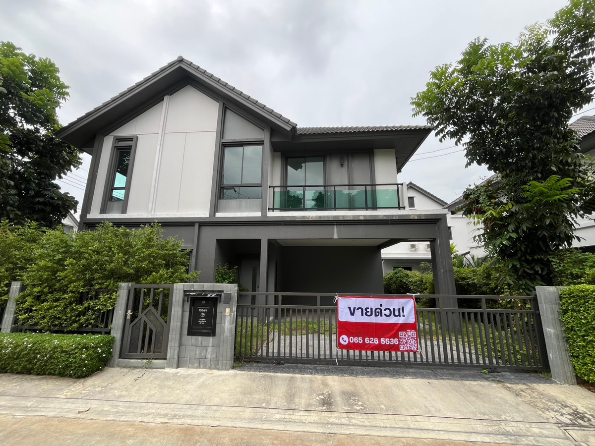 For SaleHouseRattanathibet, Sanambinna : 🏡 Grand Britannia Nonthaburi Station – corner plot detached house in front of the central garden, largest land in the project, price 14,900,000 baht.