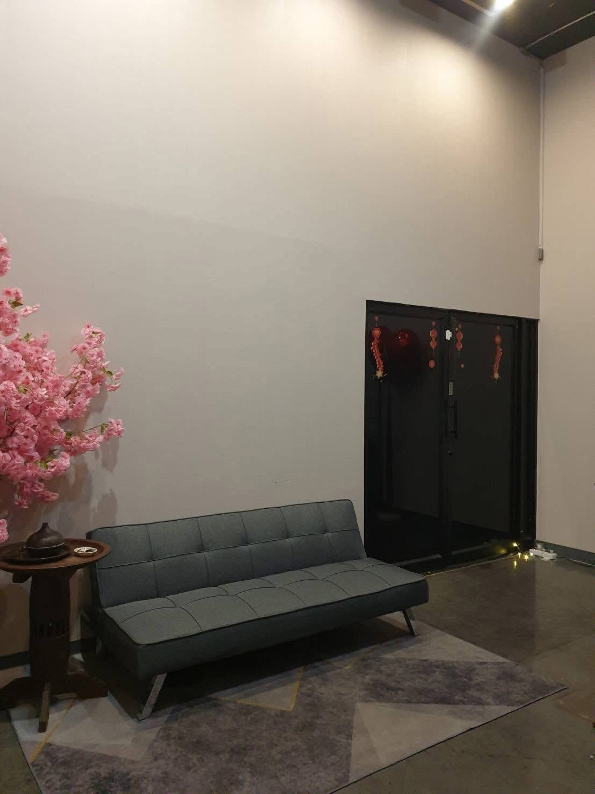 For LeaseholdShop HouseRama9, Petchburi, RCA : ★Lease / rent RCA massage shop, area 140 sq m., 2 floors, in the heart of the city, very convenient to travel.