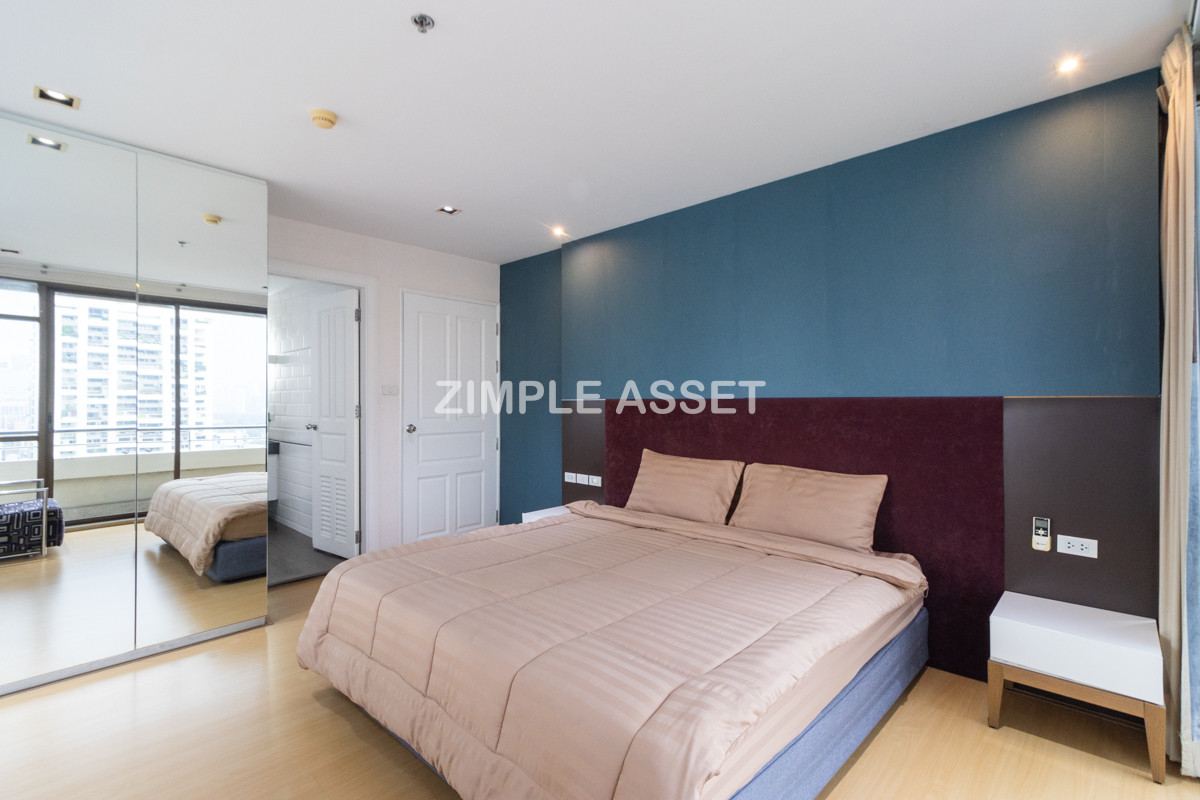 For RentSukhumvit, Asoke, Thonglor : Line ID: @zimple_asset  Service Apartment on Sukhumvit Soi 8. Fully furnished large rooms with fitness and swimming pool. Conveniently located near BTS Nana. Accepts both short-term and long-term stays