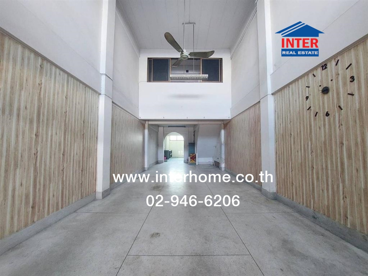 Commercial building 4.5 floors, 24 sq m. Commercial building, Thepharak Road, near BTS Thipphawan Station, Soi Mo Sanoen, Theparak Road, Srinakarin Road. Mueang Samut Prakan, Samut Prakan Loading...