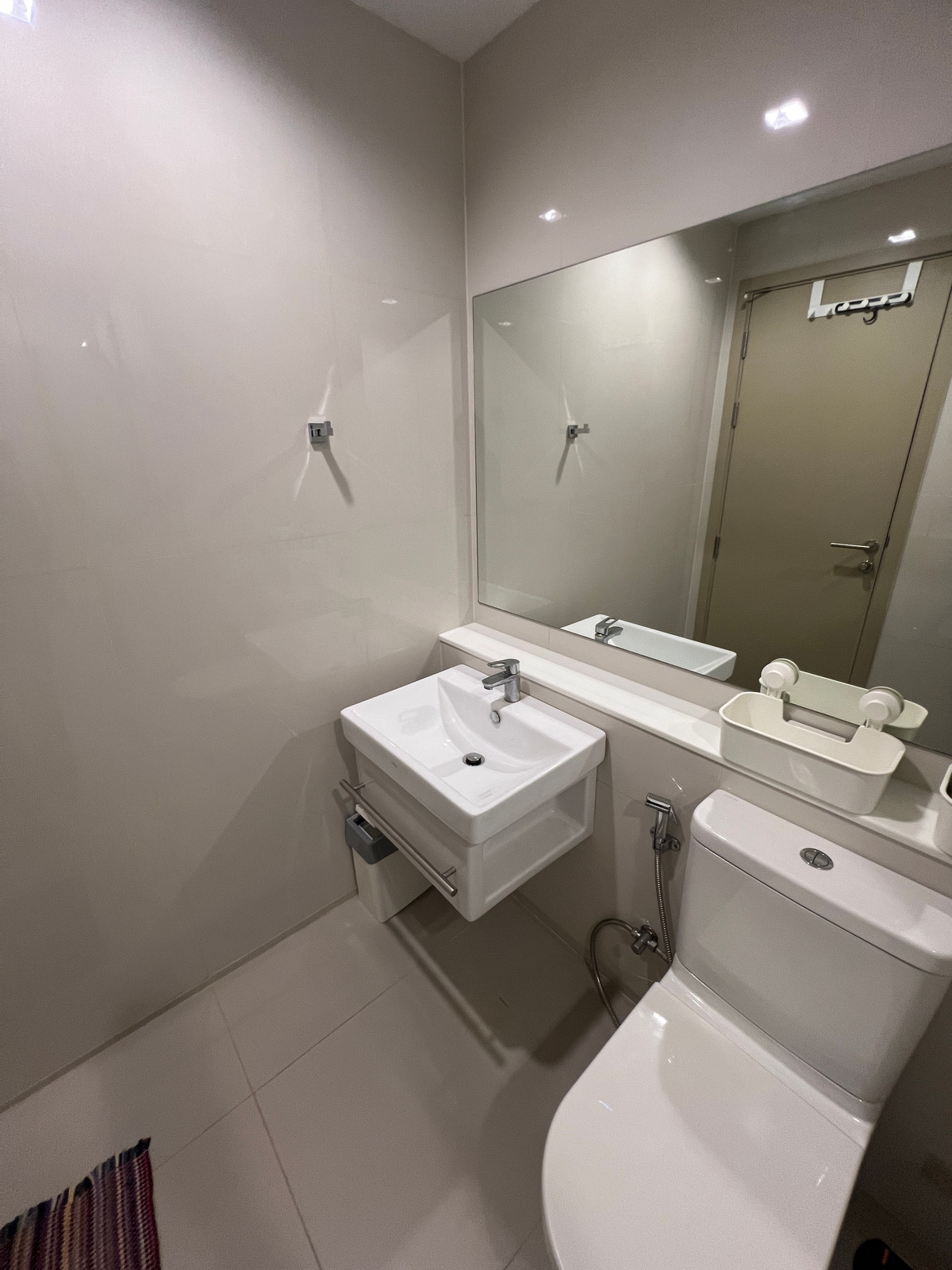 For RentCondoLadprao, Central Ladprao : Condo for rent: Life Ladprao, 2 bedrooms, 2 bathrooms, beautiful room, good view, complete furniture and electrical appliances. Located in the heart of the city, near BTS Lat Phrao Intersection, MRT Phahon Yothin.