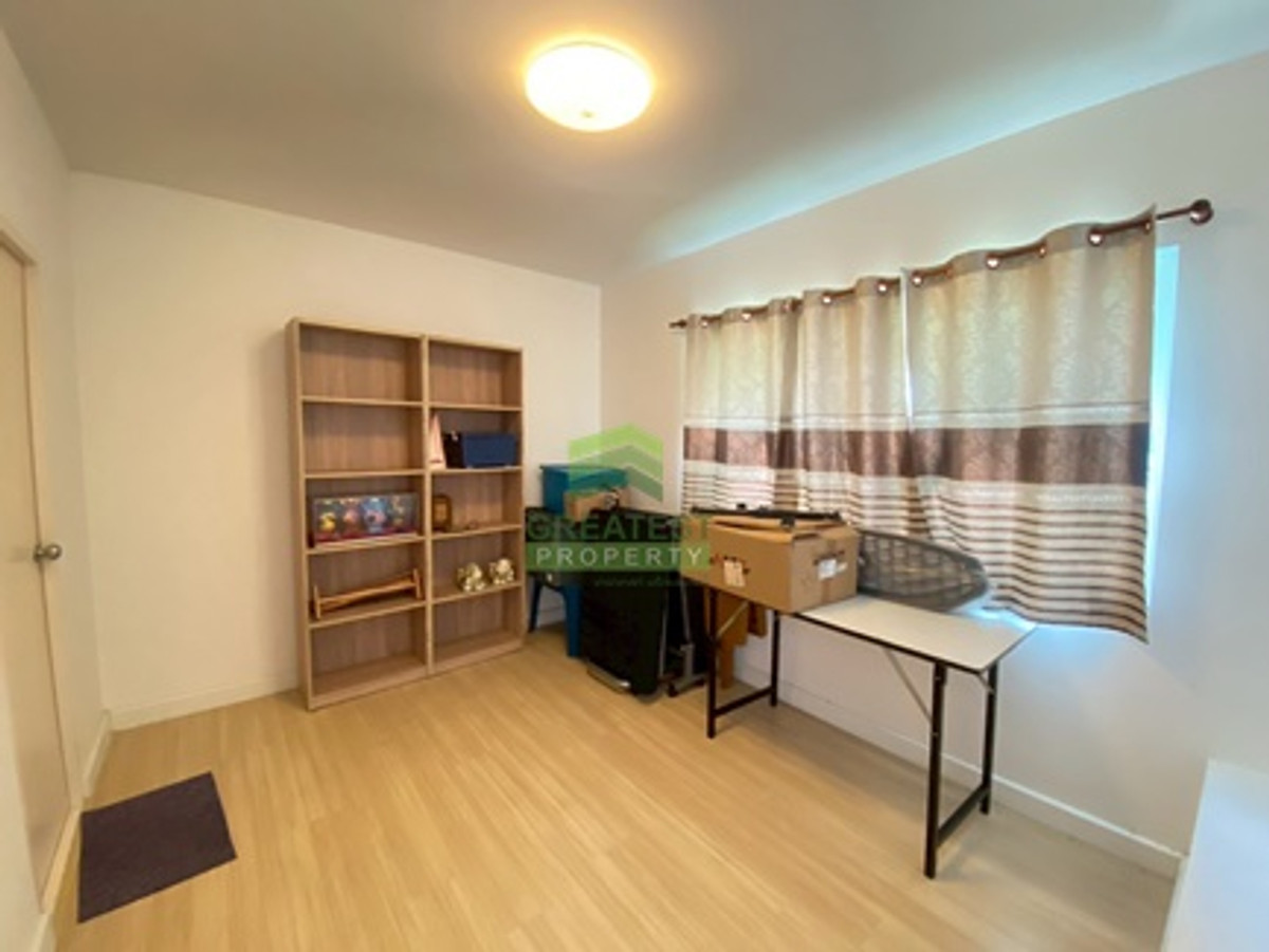 Townhome for sale, Modern Style, Indy Pracha Uthit 2, area 18.10 sq m, complete functions, good location, near Kanchanaphisek Ring Road. Loading...