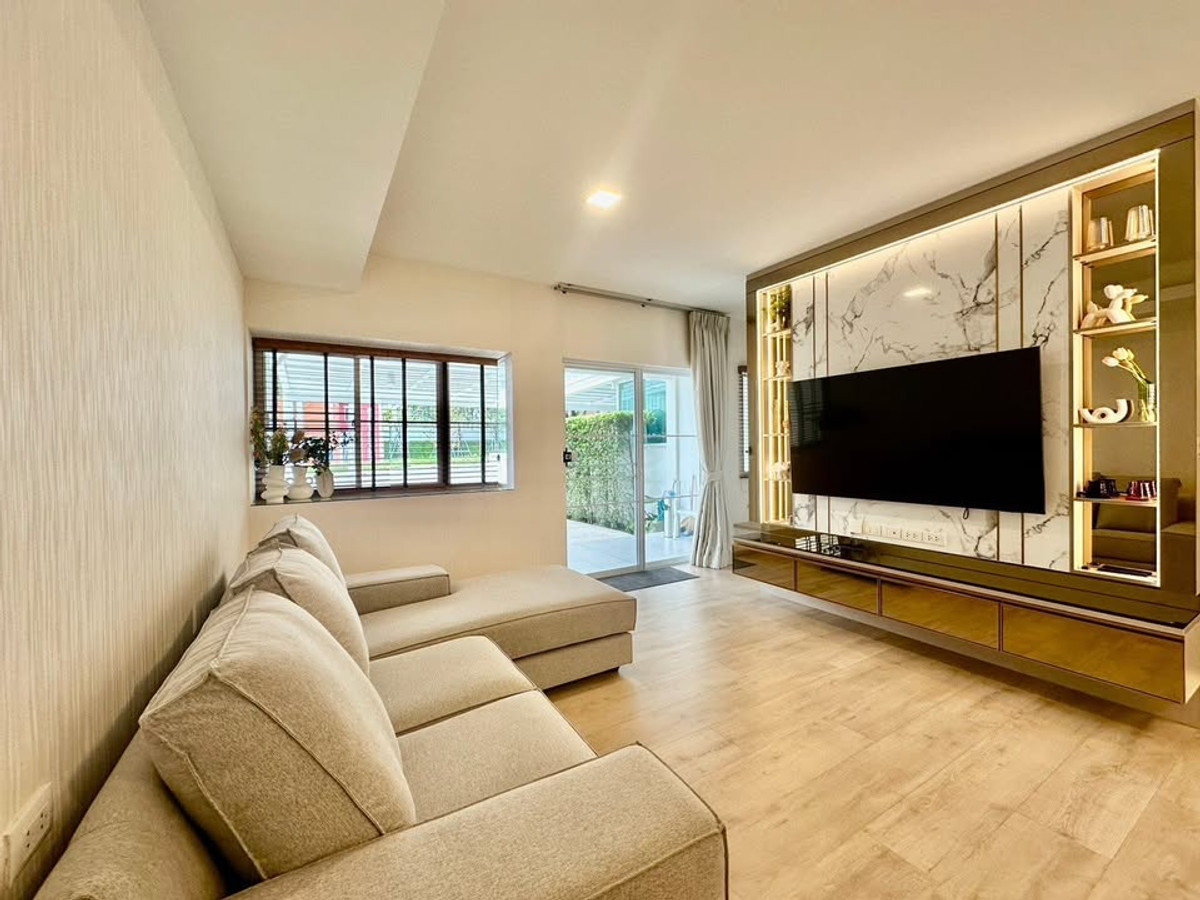 For RentTownhomeBangna, Bearing, Lasalle : K-6594 ​​BEST DEAL !! The house is beautiful. The front of the house doesnt hit anyone. With built-in furniture, luxuriously decorated, ready to move in, near Mega Bangna.