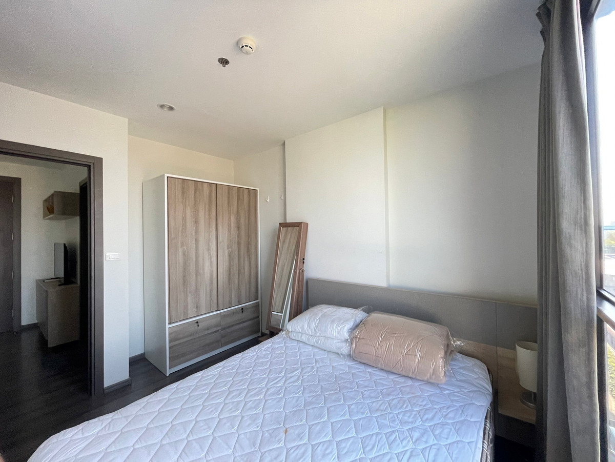 **Urgent sale** The Base Height Condo 1.99 M Loading...