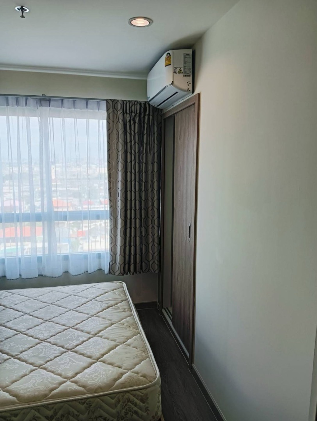 🎊Condo for rent Lumpini Park Phetkasem 98 🎉 Pay only 15,000 baht and move in right away. Loading...