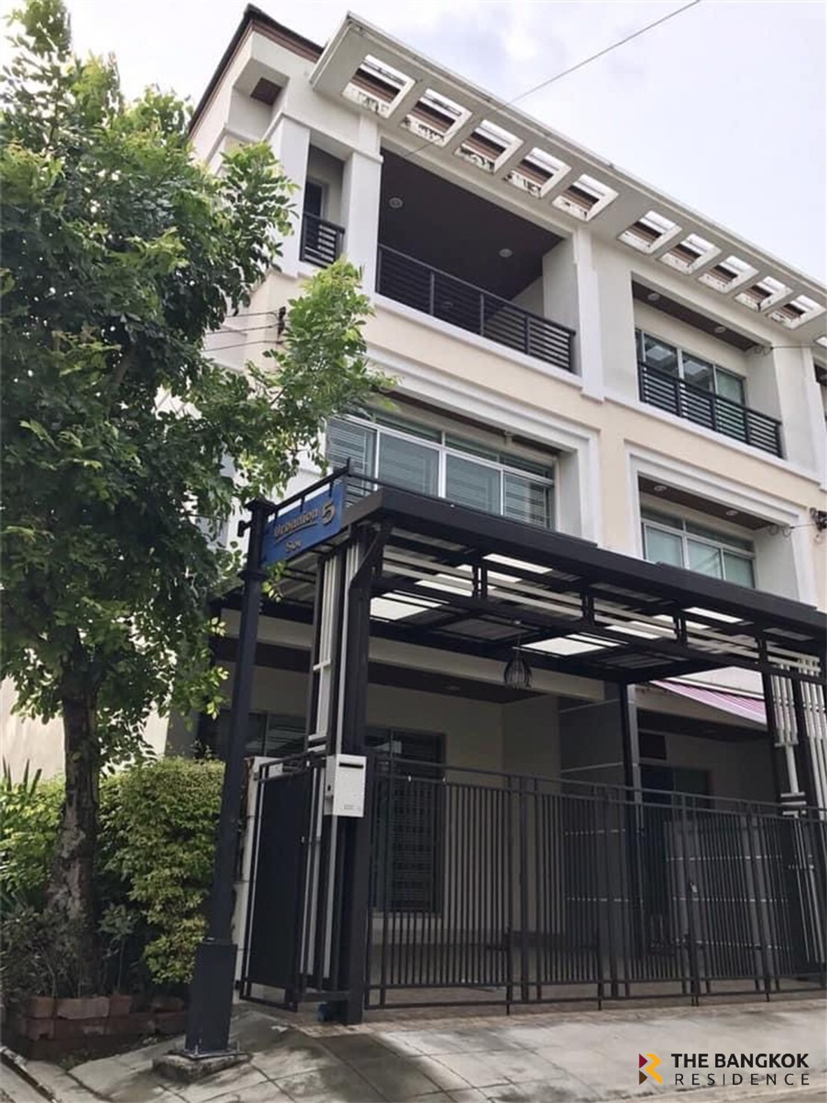 For SaleTownhomeThaphra, Talat Phlu, Wutthakat : 🏠 3-Storey Townhome, Baan Klang Muang Sathorn–Taksin 1 in the heart of Sathorn–Taksin area, near BTS Wutthakat