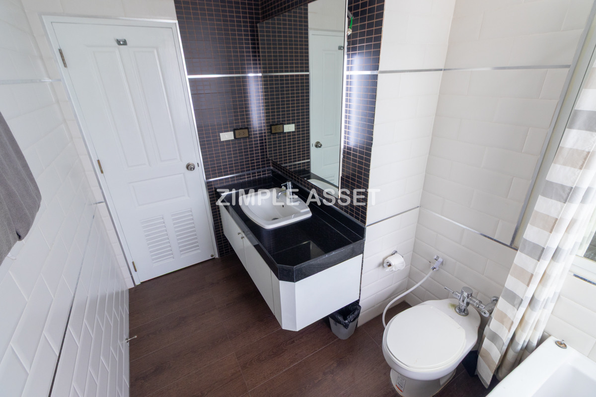 For RentSukhumvit, Asoke, Thonglor : Line ID: @zimple_asset  Service Apartment on Sukhumvit Soi 8. Fully furnished large rooms with fitness and swimming pool. Conveniently located near BTS Nana. Accepts both short-term and long-term stays