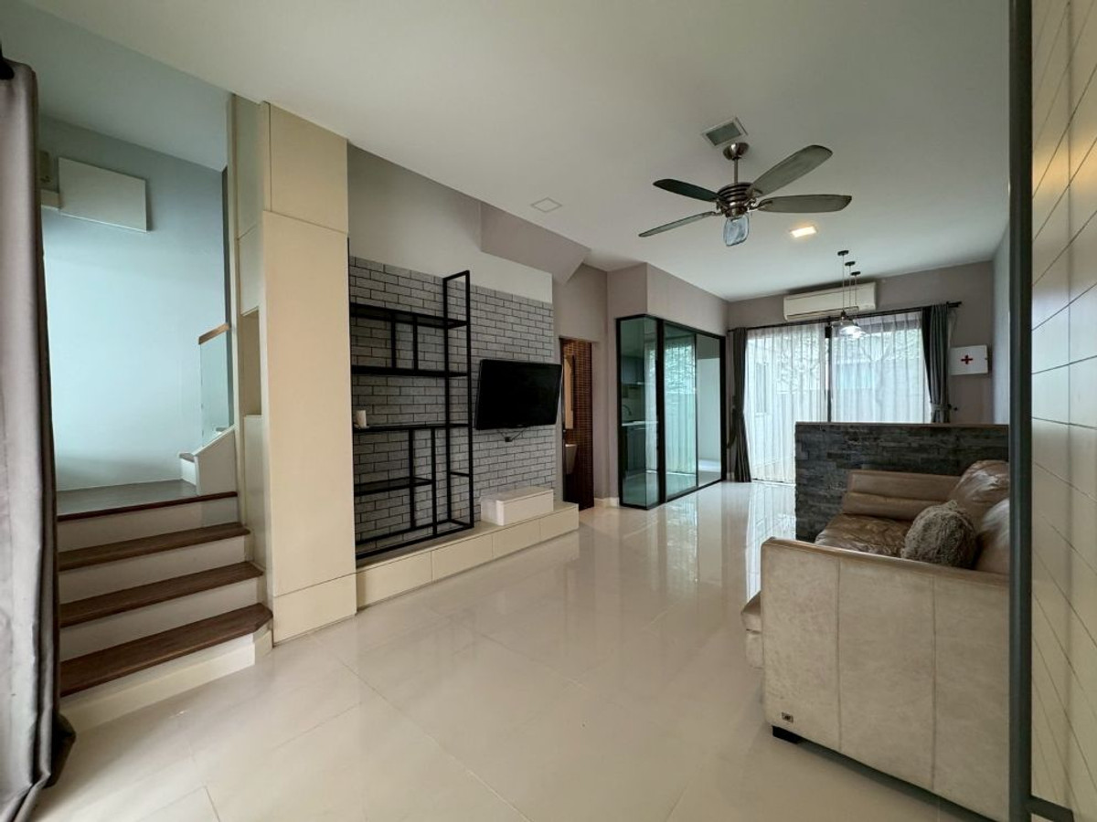 ให้เช่าทาวน์โฮม 3 ชั้น โครงการ The Terrace รามอินทรา 65 เฟอร์ครบ พร้อมเข้าอยู่ ทำเลดี ใกล้ MRT สายสีชมพู และทางด่วนเอกมัย-รามอินทรา Loading...