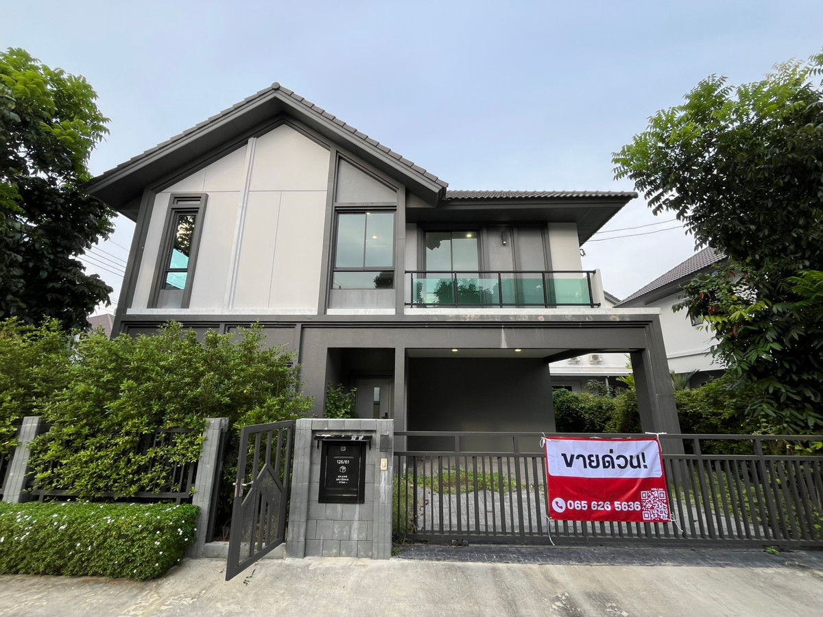 For SaleHouseRattanathibet, Sanambinna : 🏡 Grand Britannia Nonthaburi Station – corner plot detached house in front of the central garden, largest land in the project, price 14,900,000 baht.