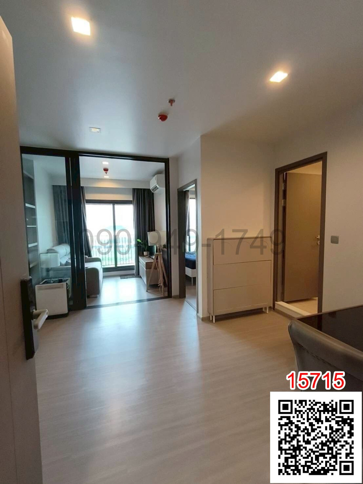 เช่า คอนโด Life Asoke Hype เพียง 300 เมตร จาก MRT พระราม 9 Loading...