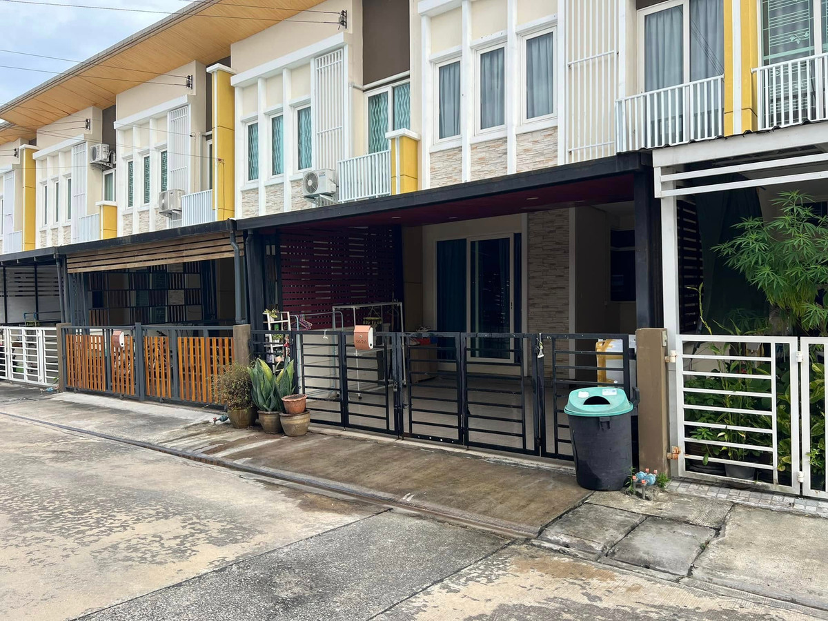 ขายทาวน์โฮมลาดกระบัง สุวรรณภูมิ : โกลเด้น ทาวน์ อ่อนนุช - ลาดกระบัง / 4 ห้องนอน (ขาย), Golden Town Onnut - Lat Krabang / 4 Bedrooms (FOR SALE) BZD016