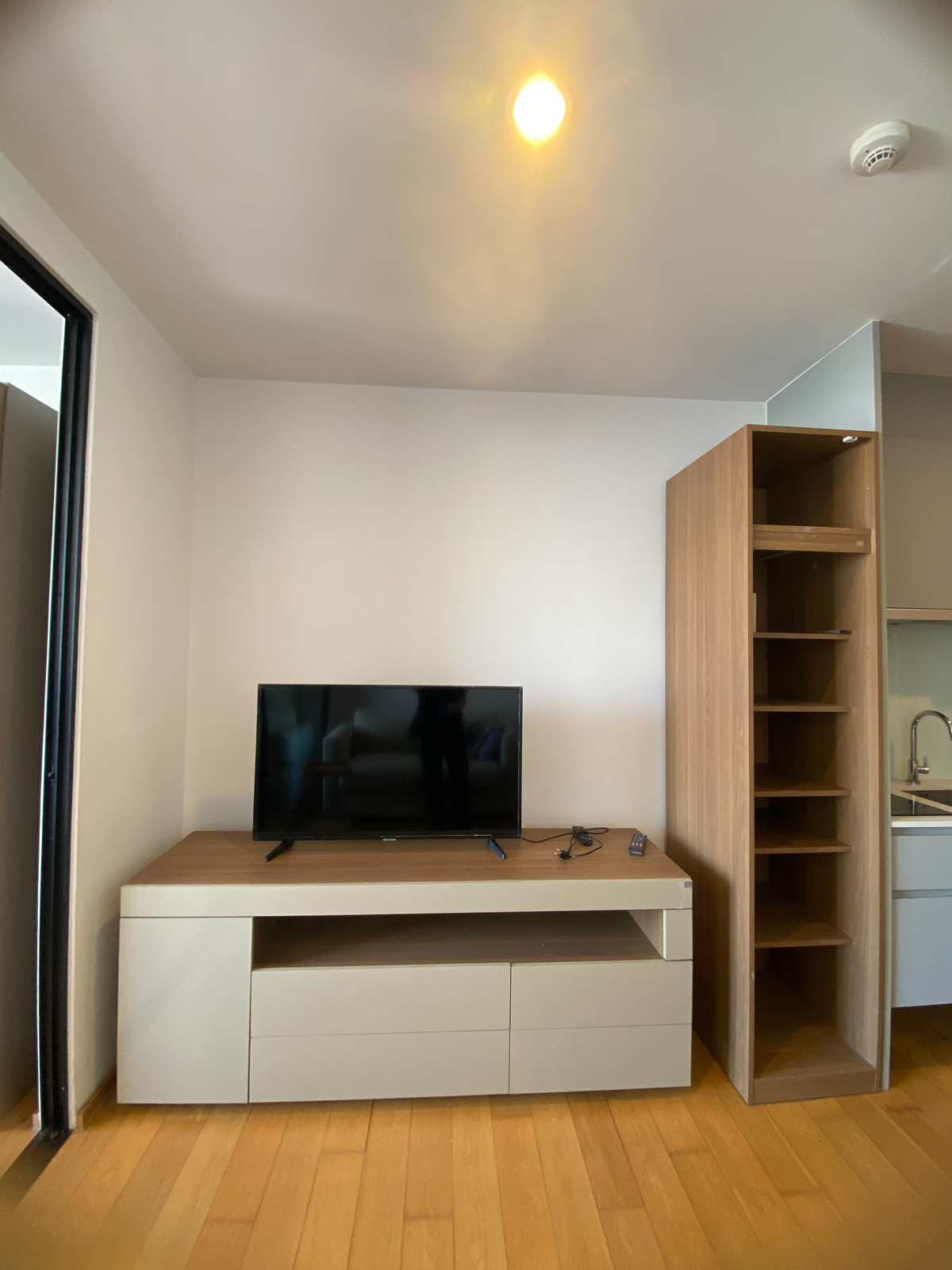 For RentCondoSathorn, Narathiwat : Hot Price for rent Noble Revo Silom (โนเบิล รีโว สีลม) ราคาถูกที่สุด ห้องสวย 🔥