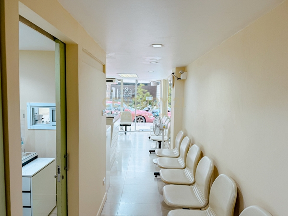 อาคารพาณิชย์”ห้องมุม” 5 ชั้น  ทําเลทอง ต้นซอยอารีย์ 2 เพียง 300 ม. จาก BTS อารีย์ ถ.พหลโยธิน สะพานควาย No.42-CB-68017 Loading...