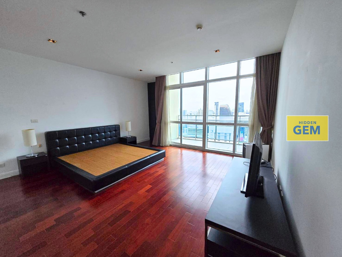 For RentCondoWitthayu, Chidlom, Langsuan, Ploenchit : 🔥🔥Ready to move in!!🔥🔥 196 sq.m. 3br 3ba / maid's room (150,000 thb/m)