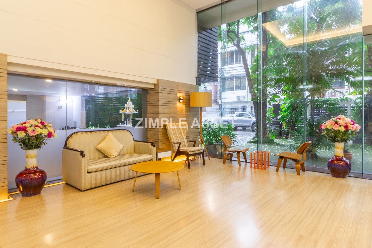 For RentSukhumvit, Asoke, Thonglor : Line ID: @zimple_asset  Service Apartment on Sukhumvit Soi 8. Fully furnished large rooms with fitness and swimming pool. Conveniently located near BTS Nana. Accepts both short-term and long-term stays
