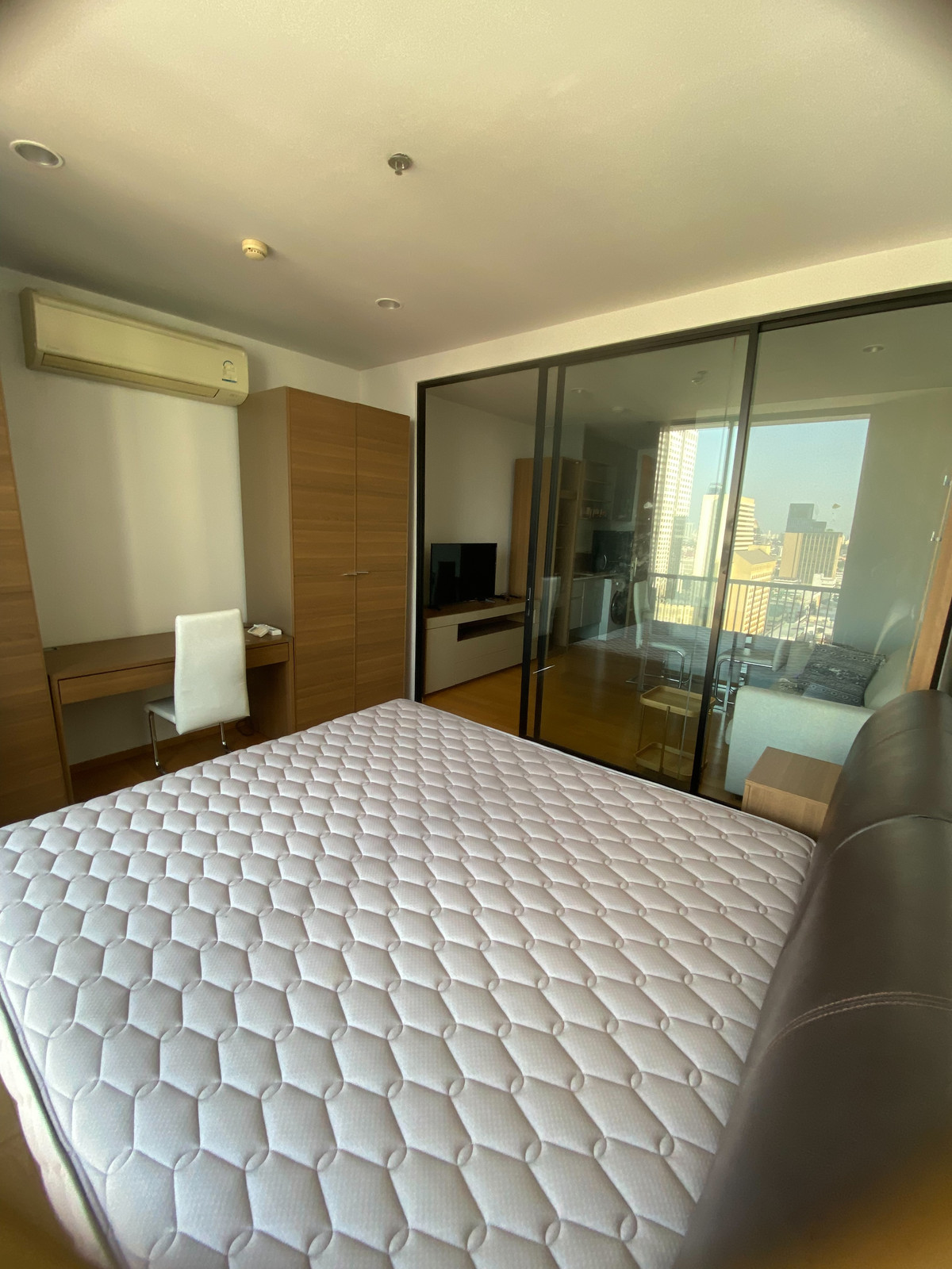 For RentCondoSathorn, Narathiwat : Hot Price for rent Noble Revo Silom (โนเบิล รีโว สีลม) ราคาถูกที่สุด ห้องสวย 🔥