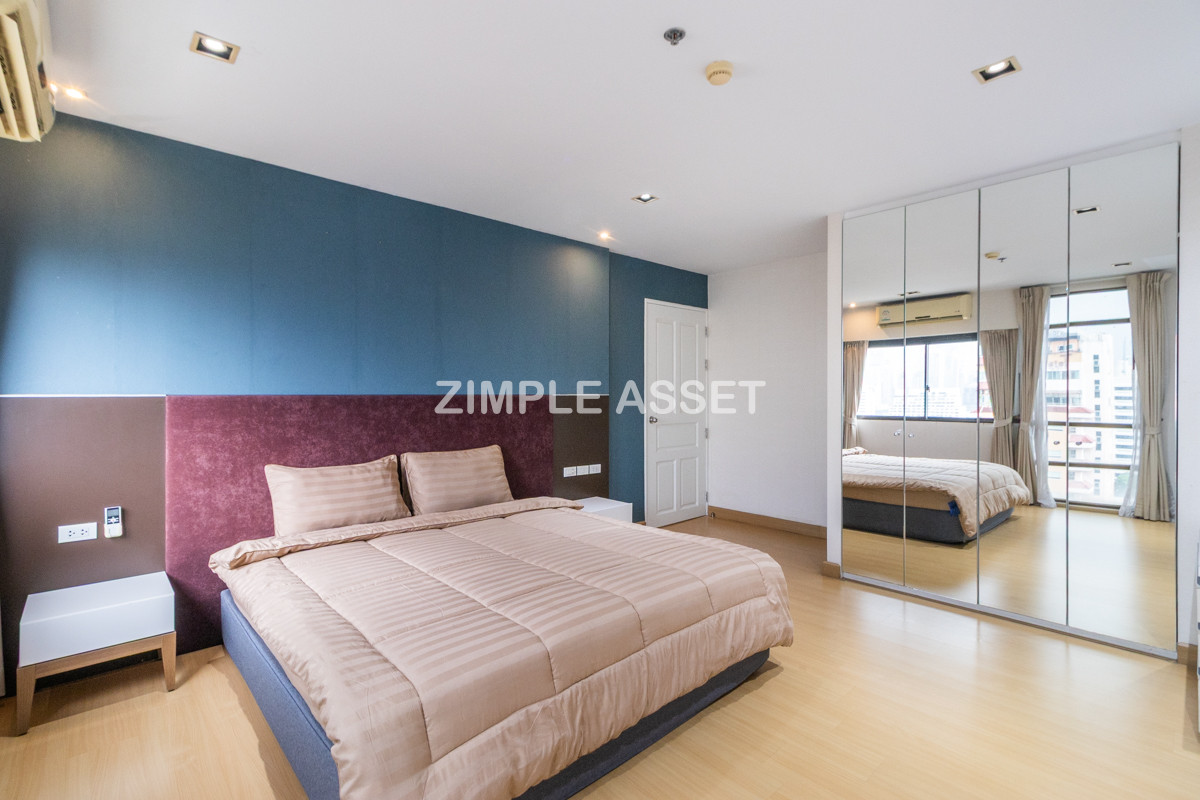 For RentSukhumvit, Asoke, Thonglor : Line ID: @zimple_asset  Service Apartment on Sukhumvit Soi 8. Fully furnished large rooms with fitness and swimming pool. Conveniently located near BTS Nana. Accepts both short-term and long-term stays