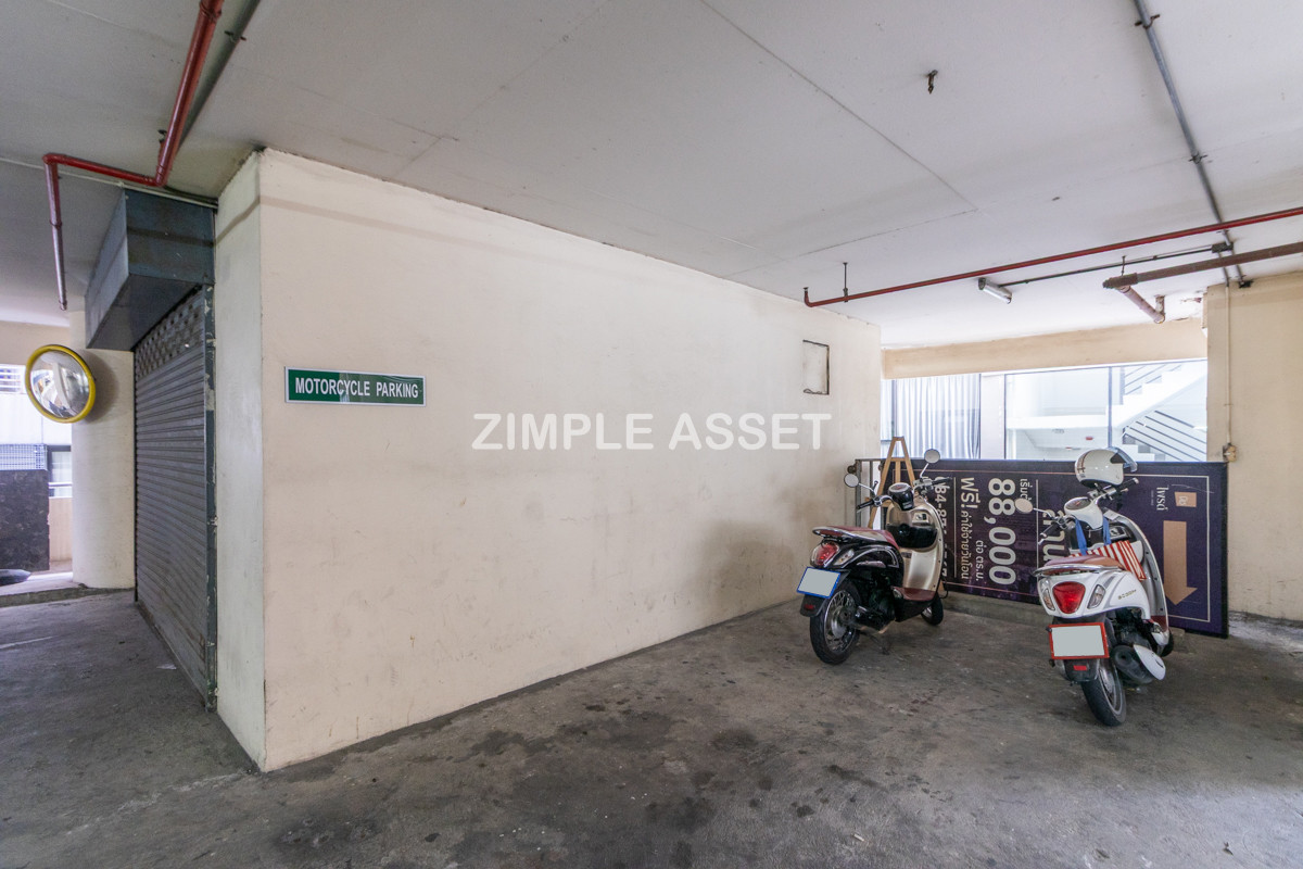 For RentSukhumvit, Asoke, Thonglor : Line ID: @zimple_asset  Service Apartment on Sukhumvit Soi 8. Fully furnished large rooms with fitness and swimming pool. Conveniently located near BTS Nana. Accepts both short-term and long-term stays