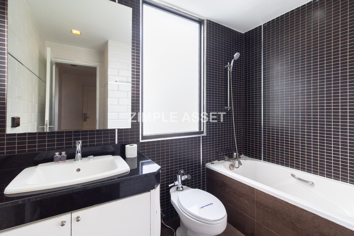 For RentSukhumvit, Asoke, Thonglor : Line ID: @zimple_asset  Service Apartment on Sukhumvit Soi 8. Fully furnished large rooms with fitness and swimming pool. Conveniently located near BTS Nana. Accepts both short-term and long-term stays