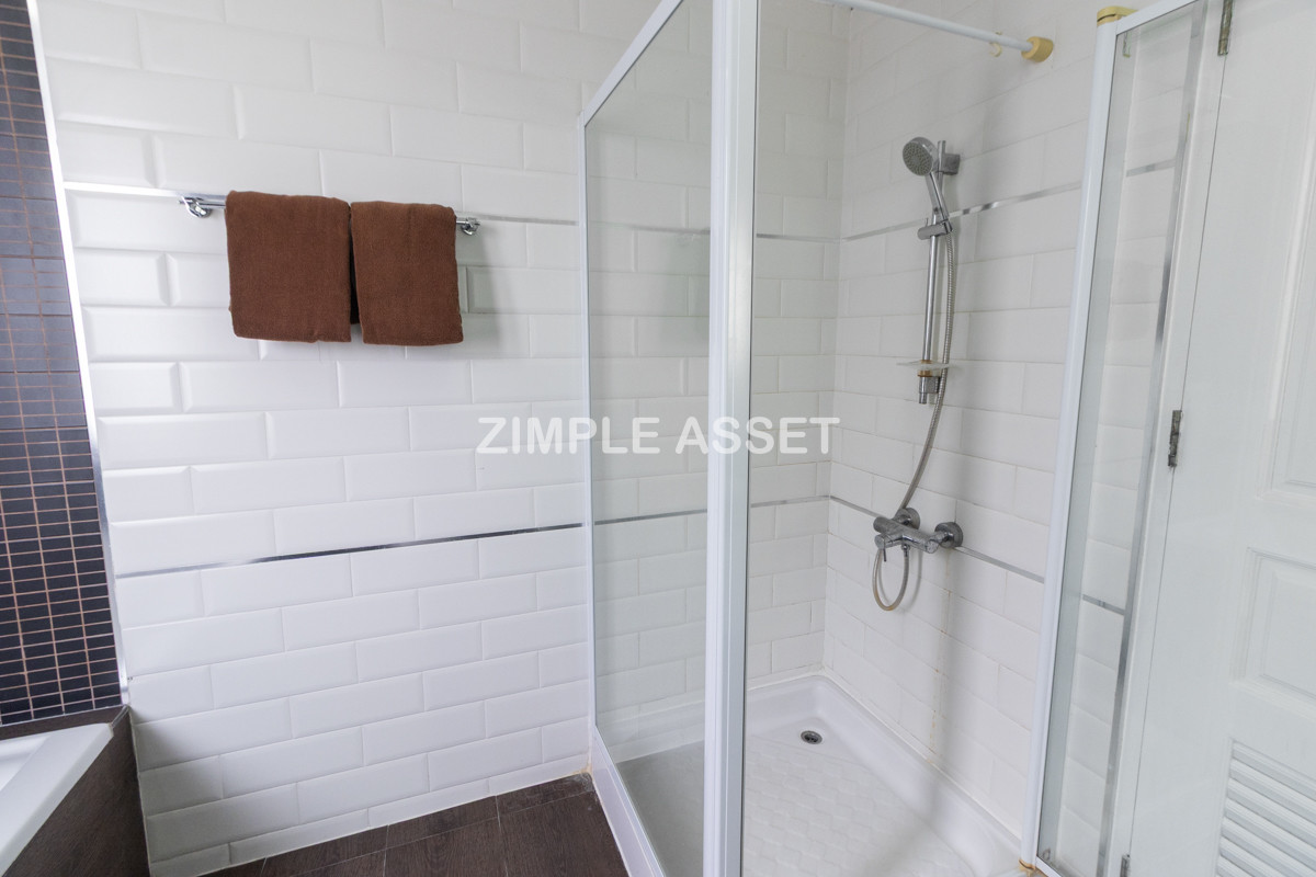 For RentSukhumvit, Asoke, Thonglor : Line ID: @zimple_asset  Service Apartment on Sukhumvit Soi 8. Fully furnished large rooms with fitness and swimming pool. Conveniently located near BTS Nana. Accepts both short-term and long-term stays