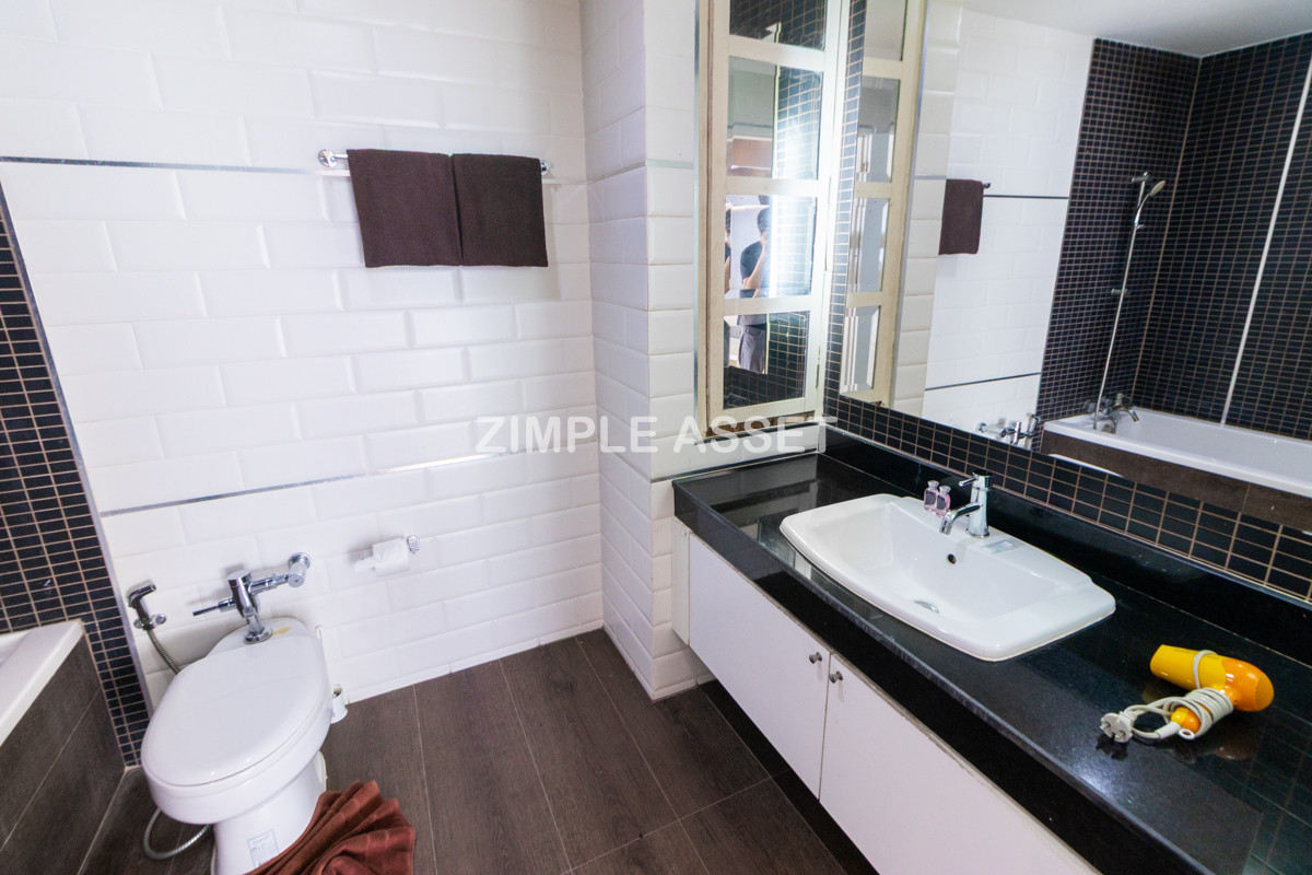 For RentSukhumvit, Asoke, Thonglor : Line ID: @zimple_asset  Service Apartment on Sukhumvit Soi 8. Fully furnished large rooms with fitness and swimming pool. Conveniently located near BTS Nana. Accepts both short-term and long-term stays
