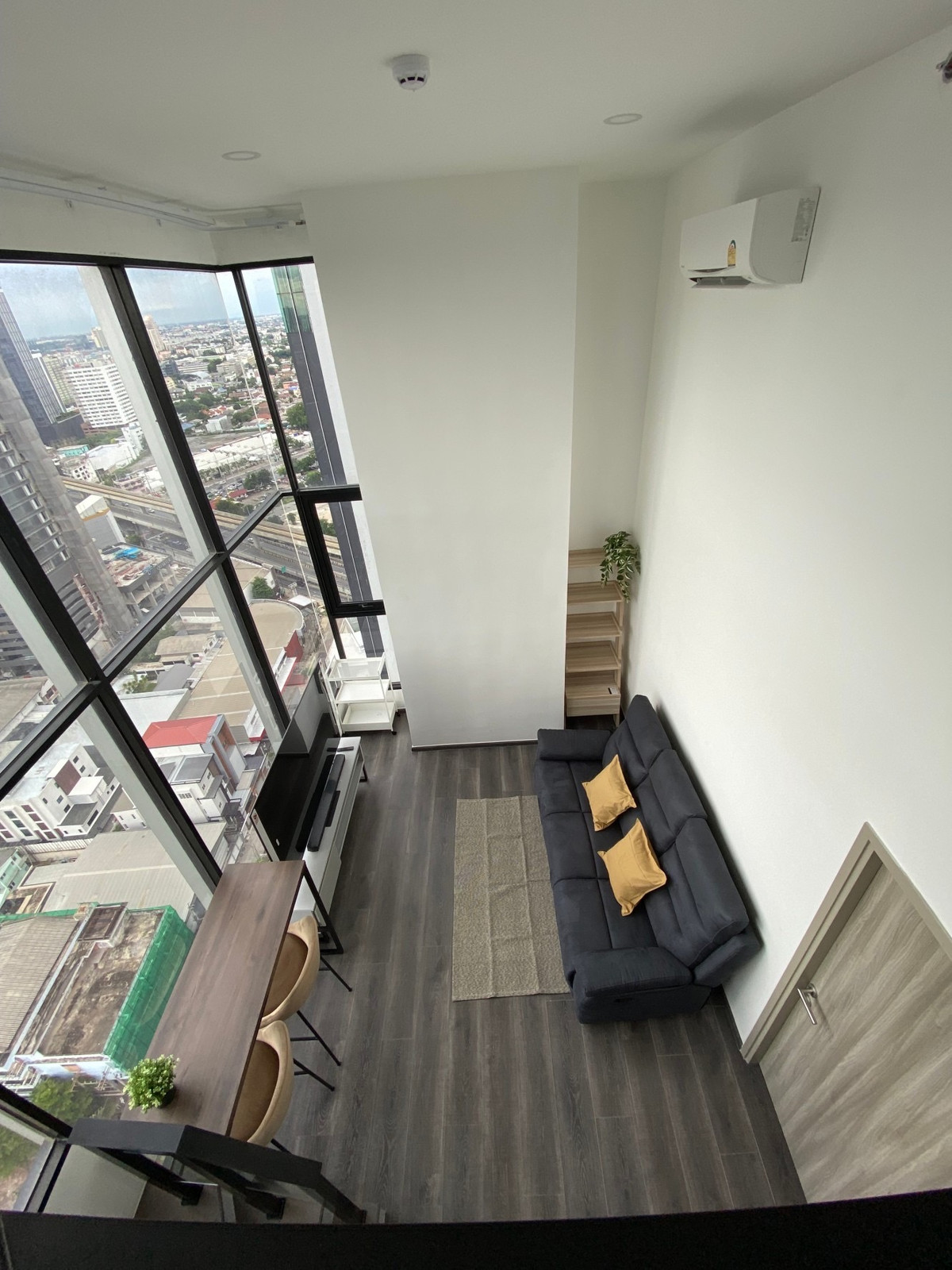 For RentCondoKasetsart, Ratchayothin : 🏙 Condo for rent KnightsBridge Space Ratchayothin, next to BTS Phahon Yothin 24, near Central Ladprao / Major Ratchayothin.