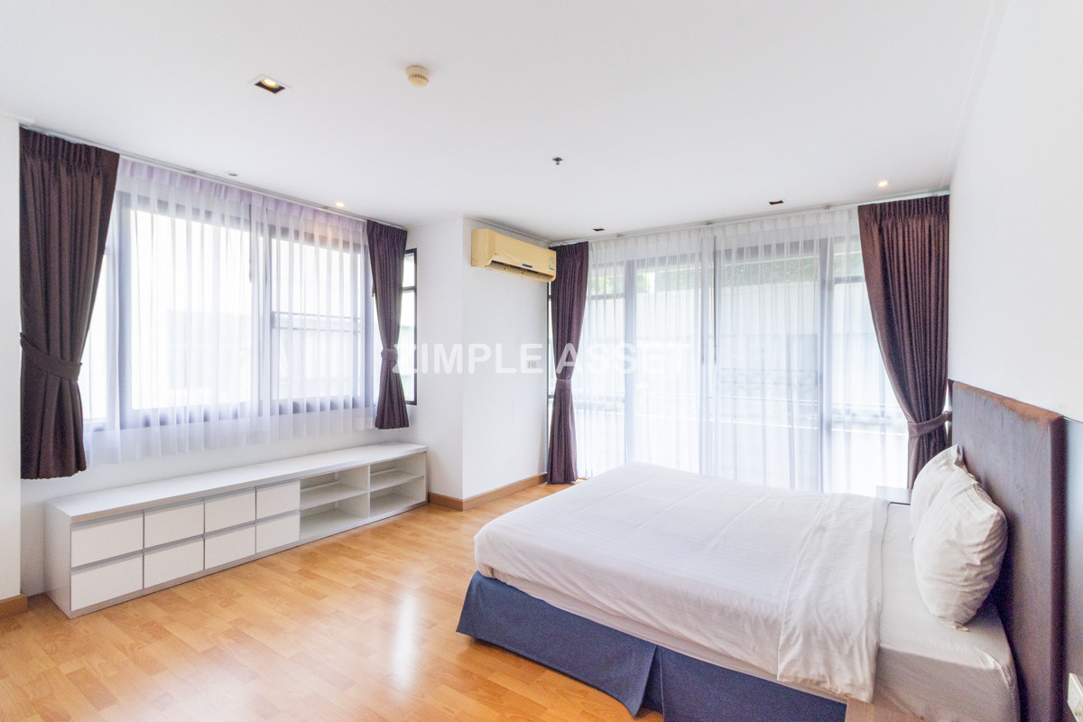 For RentSukhumvit, Asoke, Thonglor : Line ID: @zimple_asset  Service Apartment on Sukhumvit Soi 8. Fully furnished large rooms with fitness and swimming pool. Conveniently located near BTS Nana. Accepts both short-term and long-term stays