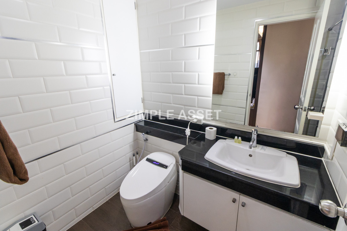 For RentSukhumvit, Asoke, Thonglor : Line ID: @zimple_asset  Service Apartment on Sukhumvit Soi 8. Fully furnished large rooms with fitness and swimming pool. Conveniently located near BTS Nana. Accepts both short-term and long-term stays