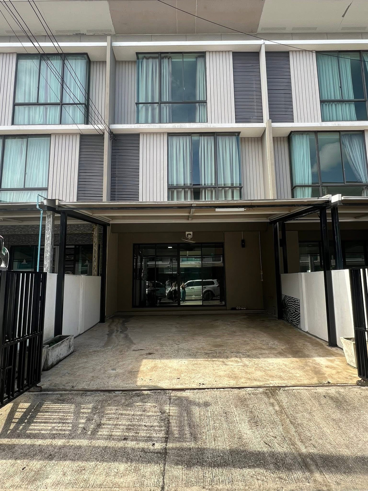 For RentTownhomeSeri Thai, Ramkhamhaeng Nida : Townhome for rent Pruksa Ville Village 81 Ramkhamhaeng-Seri Thai Near Fashion Island and Paseo Ramkhamhaeng.