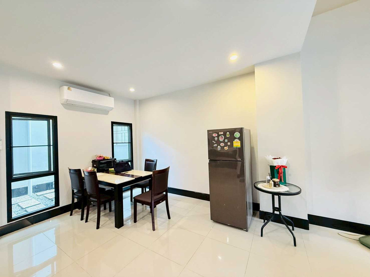 ขาย/เช่า บ้านหรูสไตล์ซิโน–โปรตุเกส ใจกลางเมืองภูเก็ต พร้อมระบบ Smart Gate Loading...