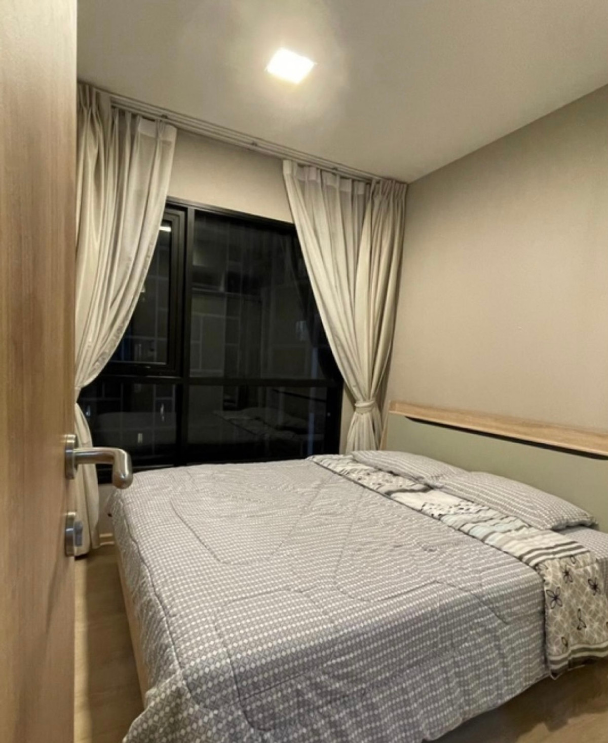 For RentCondoRama9, Petchburi, RCA : For rent: Condolette Mist Rama 9, beautiful, fully furnished, near MRT Rama 9. Interested, contact Line @841qqlnr