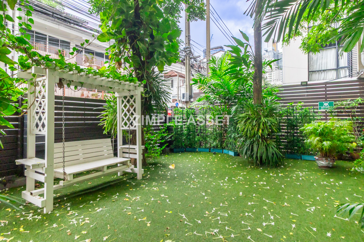 For RentSukhumvit, Asoke, Thonglor : Line ID: @zimple_asset  Service Apartment on Sukhumvit Soi 8. Fully furnished large rooms with fitness and swimming pool. Conveniently located near BTS Nana. Accepts both short-term and long-term stays