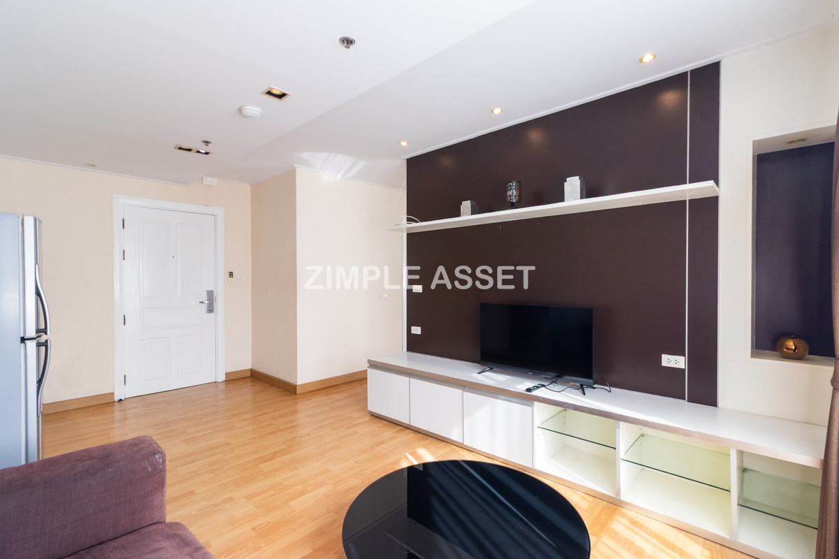 For RentSukhumvit, Asoke, Thonglor : Line ID: @zimple_asset  Service Apartment on Sukhumvit Soi 8. Fully furnished large rooms with fitness and swimming pool. Conveniently located near BTS Nana. Accepts both short-term and long-term stays