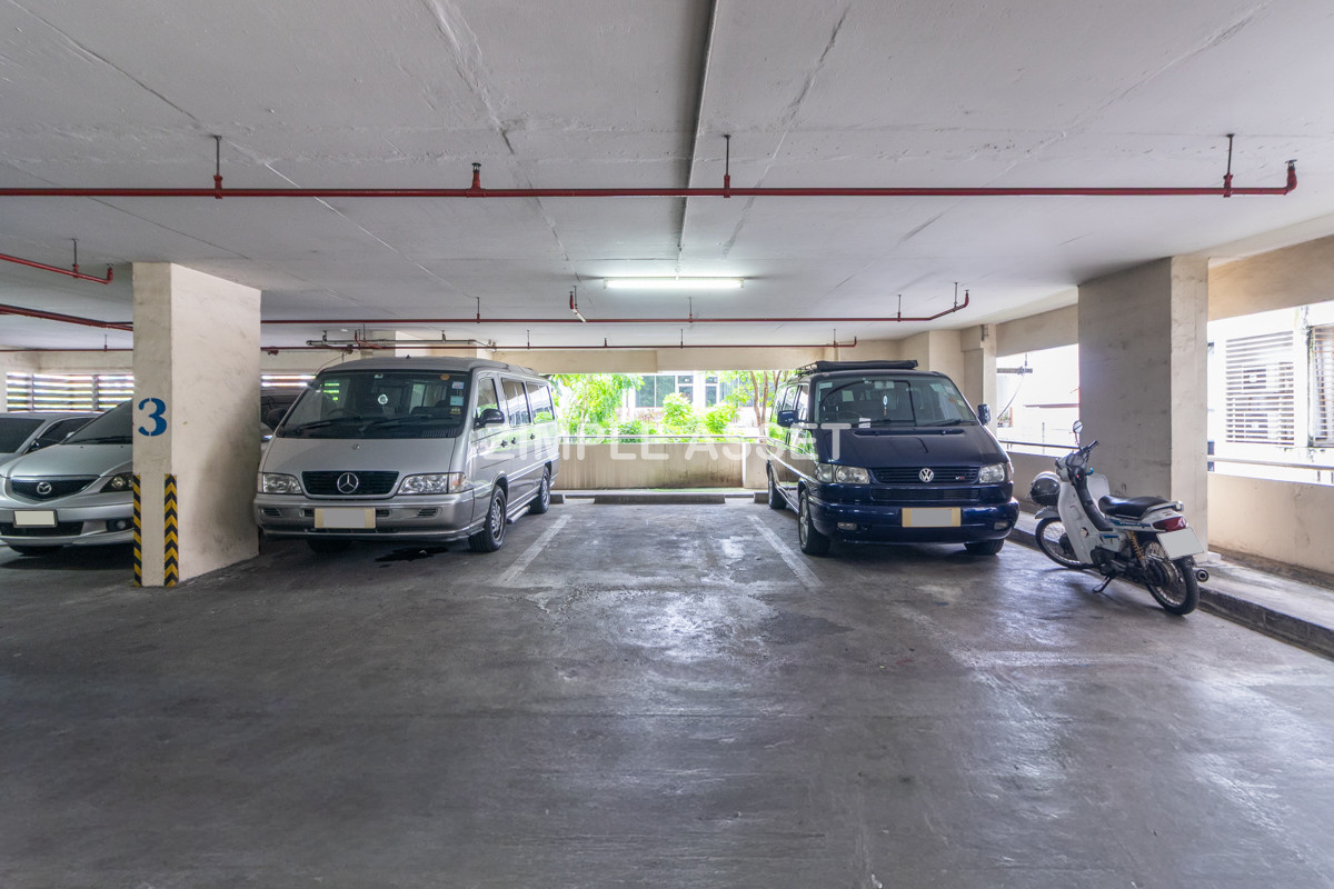 For RentSukhumvit, Asoke, Thonglor : Line ID: @zimple_asset  Service Apartment on Sukhumvit Soi 8. Fully furnished large rooms with fitness and swimming pool. Conveniently located near BTS Nana. Accepts both short-term and long-term stays