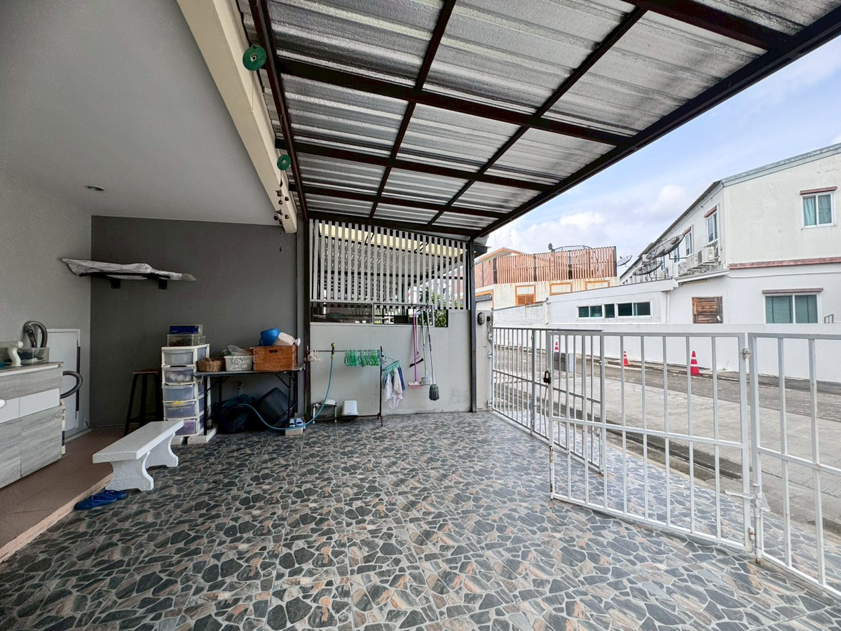 For SaleTownhomePattanakan, Srinakarin : Townhouse for sale, Villette Lite Pattanakarn 38 (Villette Lite Pattanakarn) near Triam Udom Phatthanakan (N.1911)