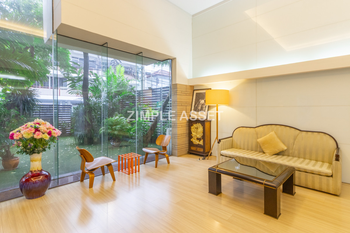For RentSukhumvit, Asoke, Thonglor : Line ID: @zimple_asset  Service Apartment on Sukhumvit Soi 8. Fully furnished large rooms with fitness and swimming pool. Conveniently located near BTS Nana. Accepts both short-term and long-term stays