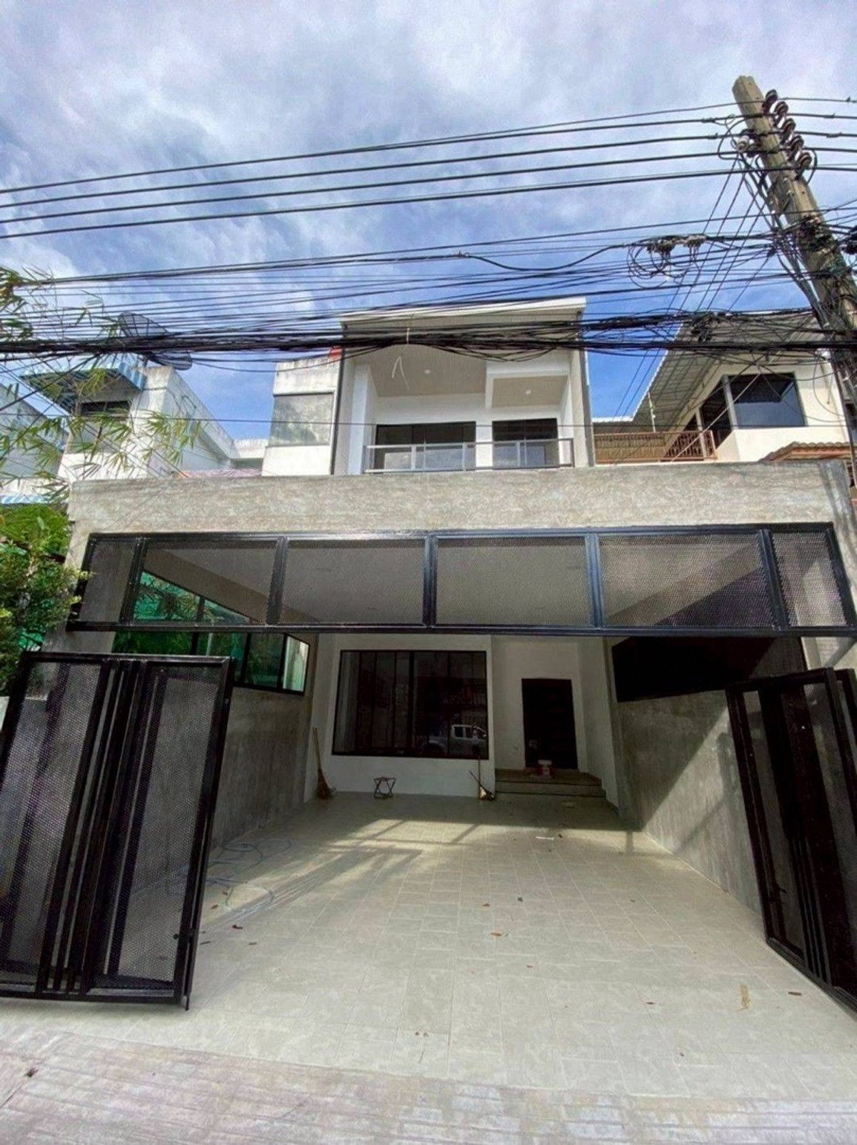 ให้เช่าทาวน์โฮมอ่อนนุช อุดมสุข : Renovated Townhouse ( can do company ) in On nut for rent 