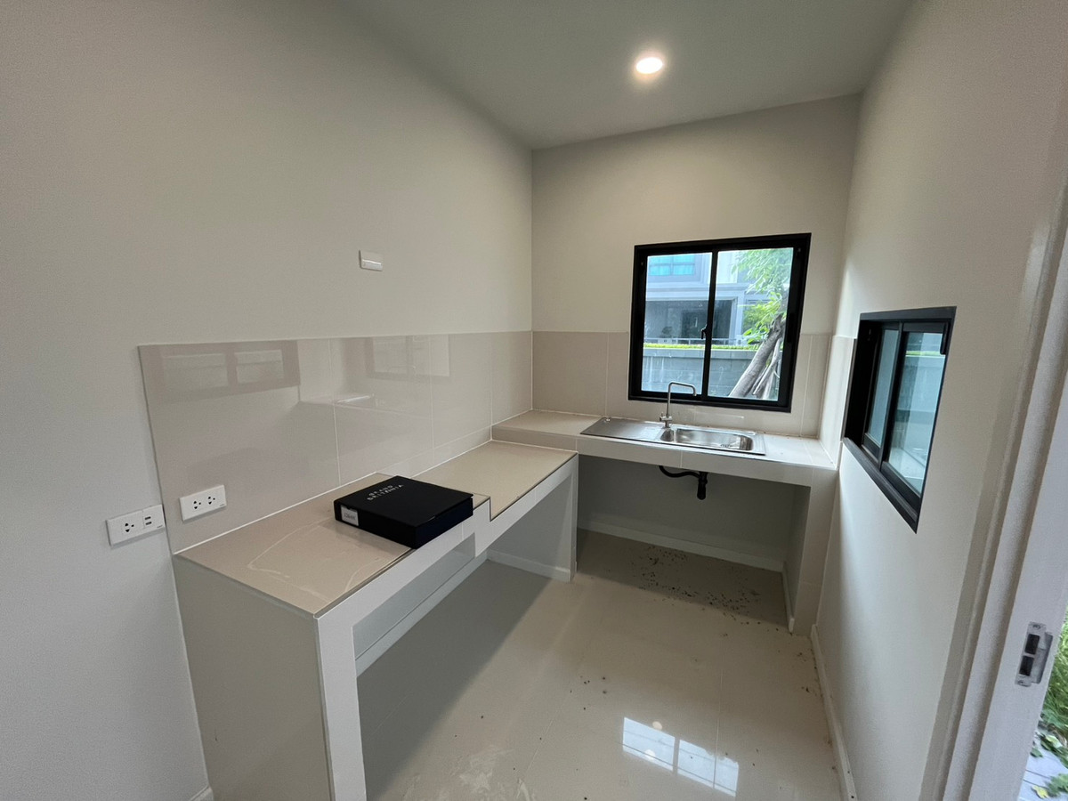 For SaleHouseRattanathibet, Sanambinna : 🏡 Grand Britannia Nonthaburi Station – corner plot detached house in front of the central garden, largest land in the project, price 14,900,000 baht.