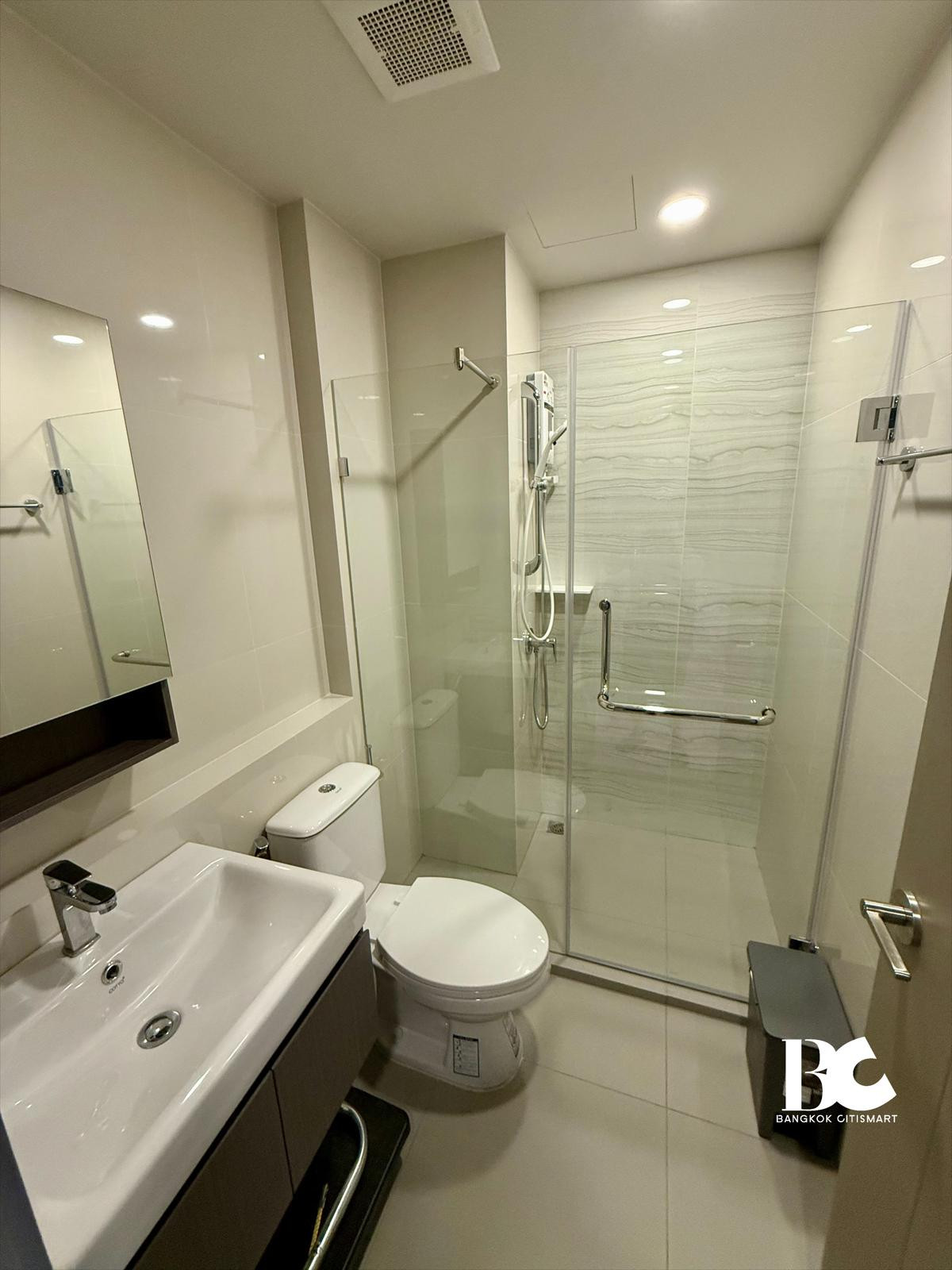 ✨ Aspire Onnut Station ✨⚡️ WALK TO BTS ON NUT! Premium High-Floor Unit for Rent! ⚡️ Loading...