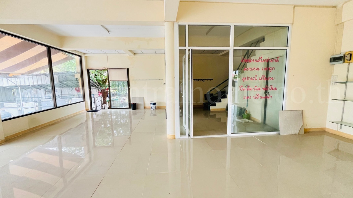 Dormitory business, Ban Phaeo, Samut Sakhon, with minimart Loading...