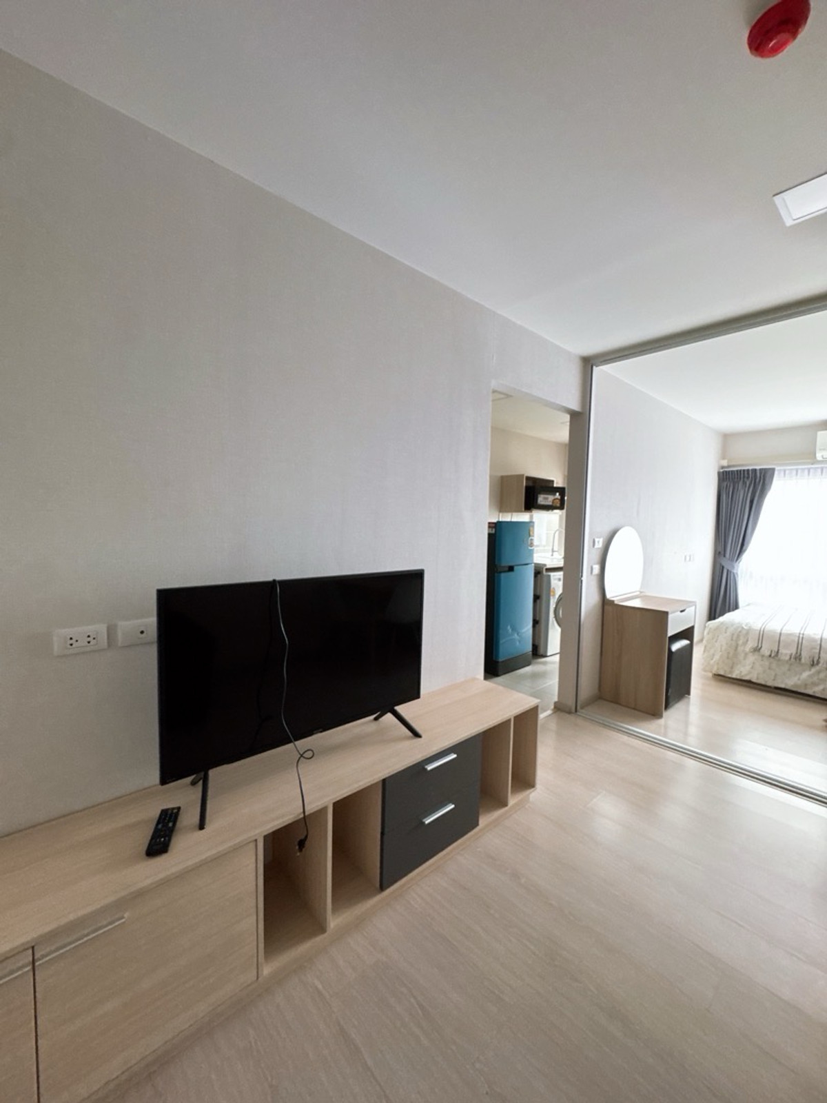 8000 บาท สญ 1 ปี  Loading...