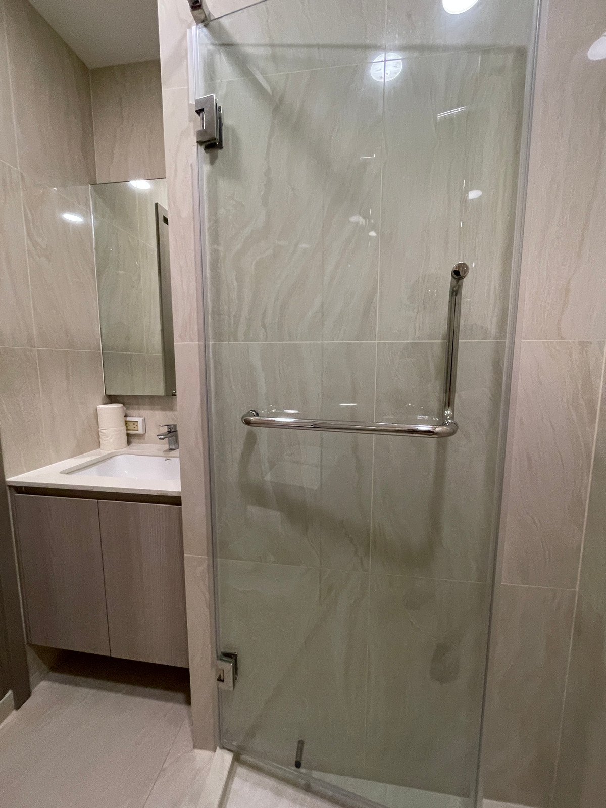 ขายคอนโดสุขุมวิท อโศก ทองหล่อ : ขายคอนโด Chewathai Residence Thonglor ทำเลทองหล่อ 20 เดินถึงได้ทั้งเอกมัย-ทองหล่อ เงียบสงบ เป็นส่วนตัว พร้อมอยู่ Fully Fitted พร้อมเฟอร์ฯ เครื่องใช้ไฟฟ้า ครบ