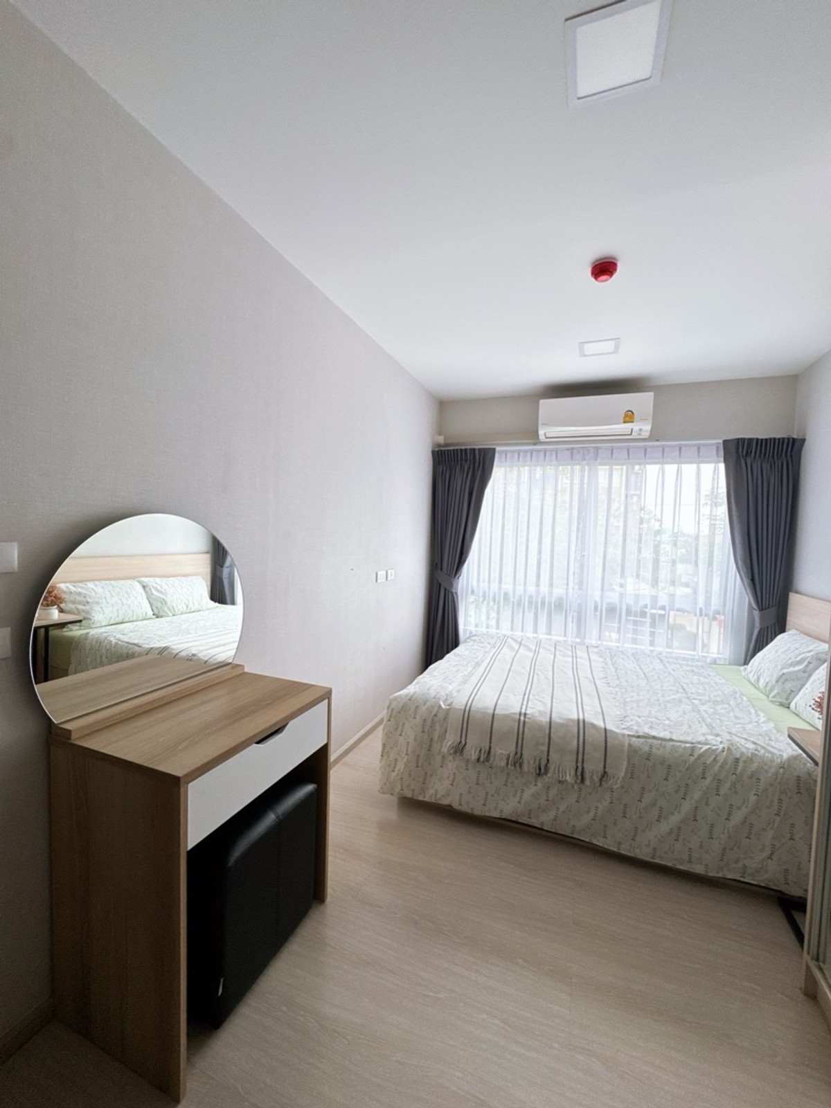 8000 บาท สญ 1 ปี  Loading...