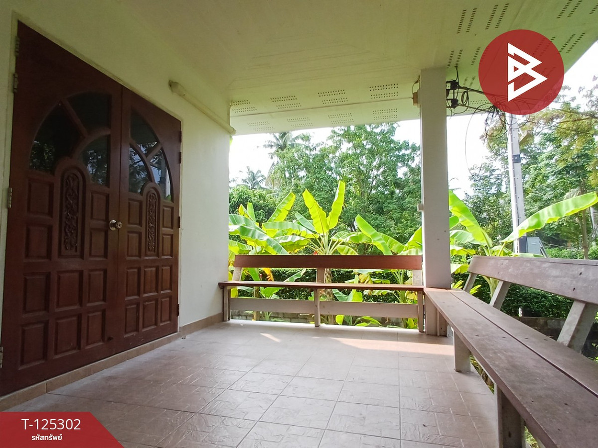 Land for sale with detached house, area 1 rai 3 ngan 67 sq m, Amphawa, Samut Songkhram. Loading...