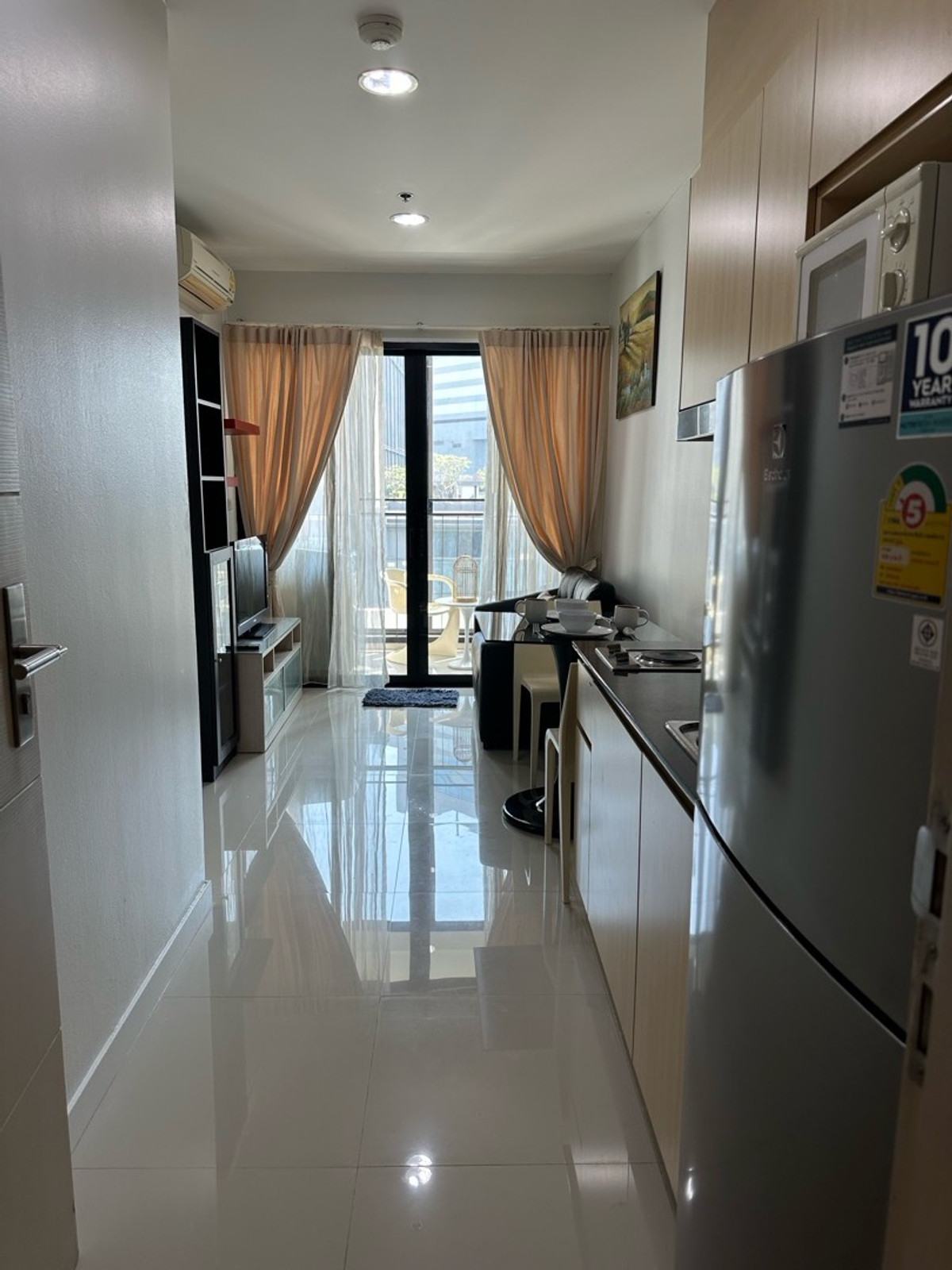 Beautiful condo next to Huai Khwang BTS station. Loading...